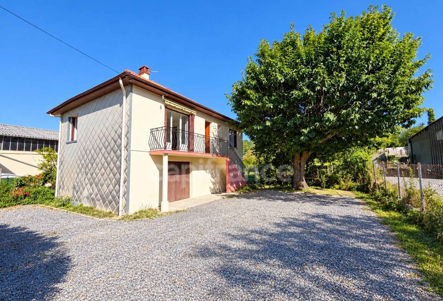 Maison sur 2 niveaux sur grand terrain — photo 1