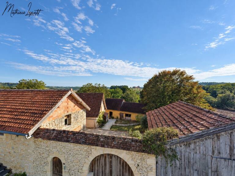A vendre Deux maisons, un appartement indépendant et deux garages 246 M² habitables  8 pièces SAINT PIERRE DE CHIGNAC (24)– Terrain de 1981 M² — photo 1