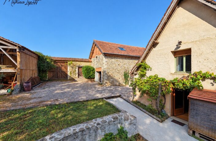 A vendre Deux maisons, un appartement indépendant et deux garages 246 M² habitables  8 pièces SAINT PIERRE DE CHIGNAC (24)– Terrain de 1981 M² — photo 2
