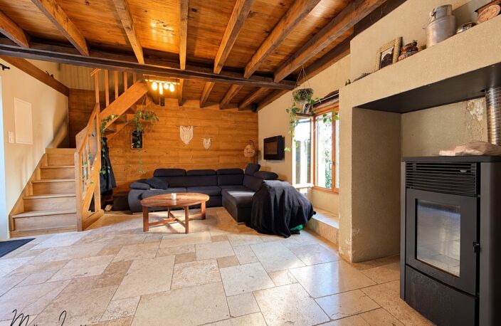 A vendre Deux maisons, un appartement indépendant et deux garages 246 M² habitables  8 pièces SAINT PIERRE DE CHIGNAC (24)– Terrain de 1981 M² — photo 5