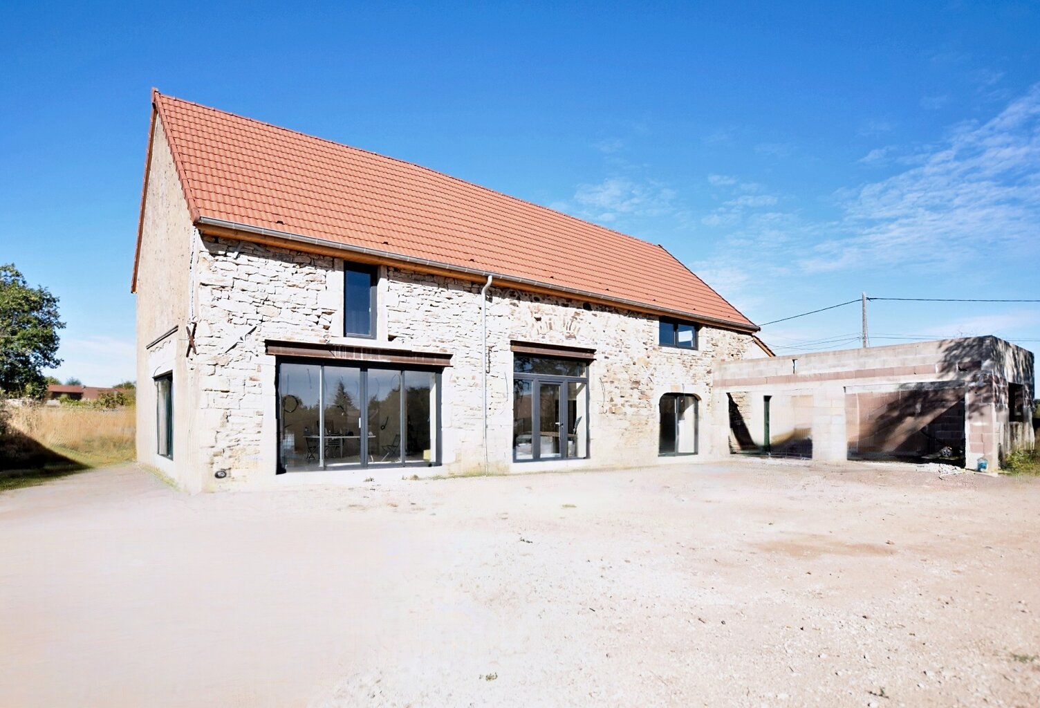Maison de 230 m2 sur 763 m2 de parcelle à AUXY (71) — photo 1