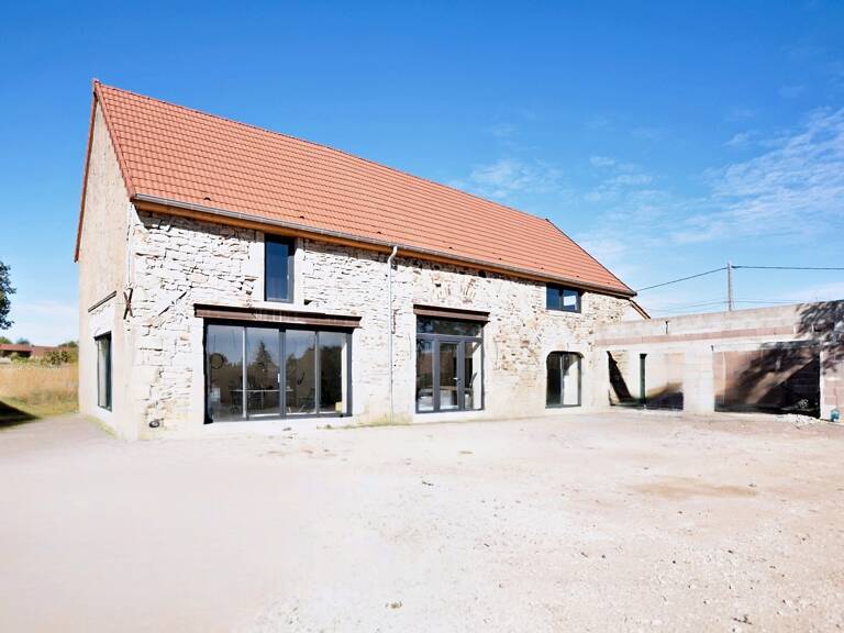 Maison de 230 m2 sur 763 m2 de parcelle à AUXY (71) — photo 1
