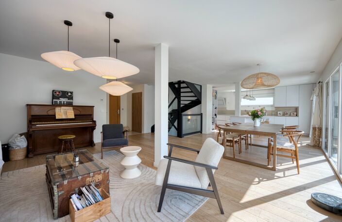 DIVONNE-LES-BAINS — Maison contemporaine T5, jardin paysager et prestations soignées — photo 2
