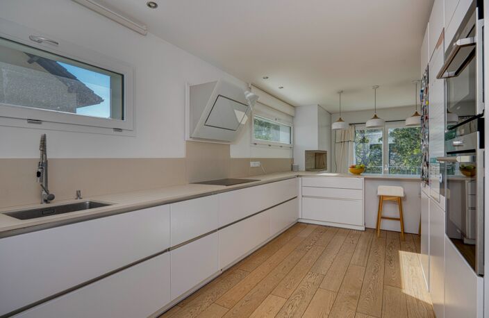 DIVONNE-LES-BAINS — Maison contemporaine T5, jardin paysager et prestations soignées — photo 5