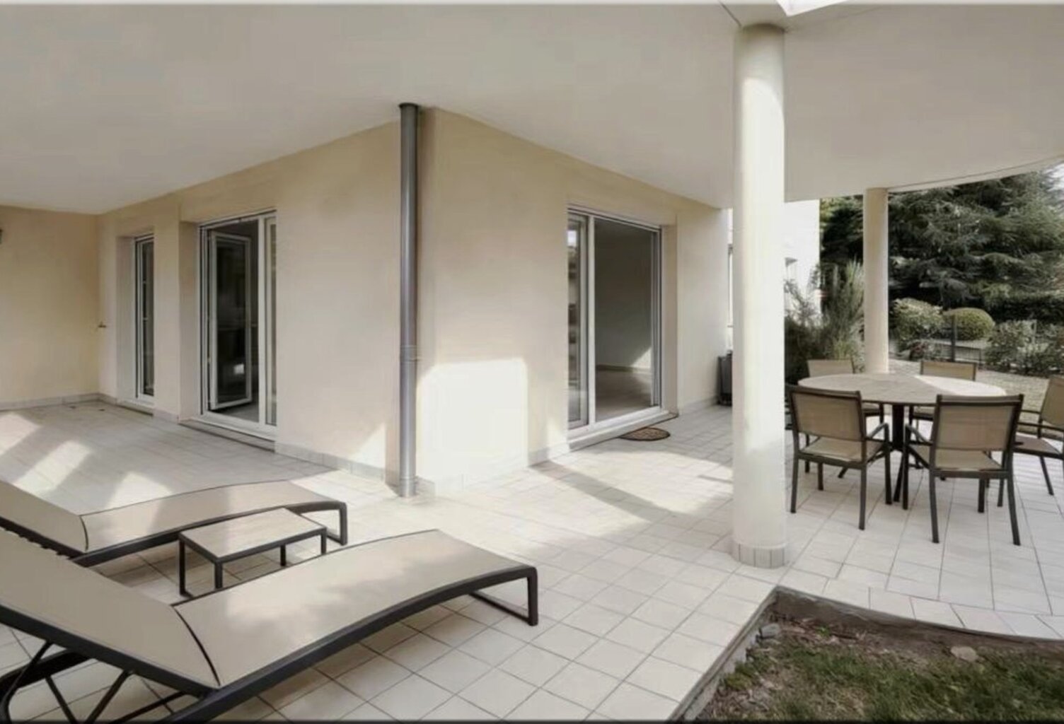 Appartement à vendre 3 pièces FERNEY VOLTAIRE (01)   87 m² habitables avec terrasse de 100 m² et jardin privatif — photo 1