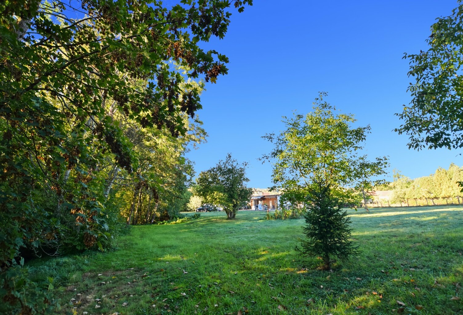 Maison en pierres de 250 m2 avec terrain 4401 m2 à SAINT MAURICE LES COUCHES (71) — photo 1
