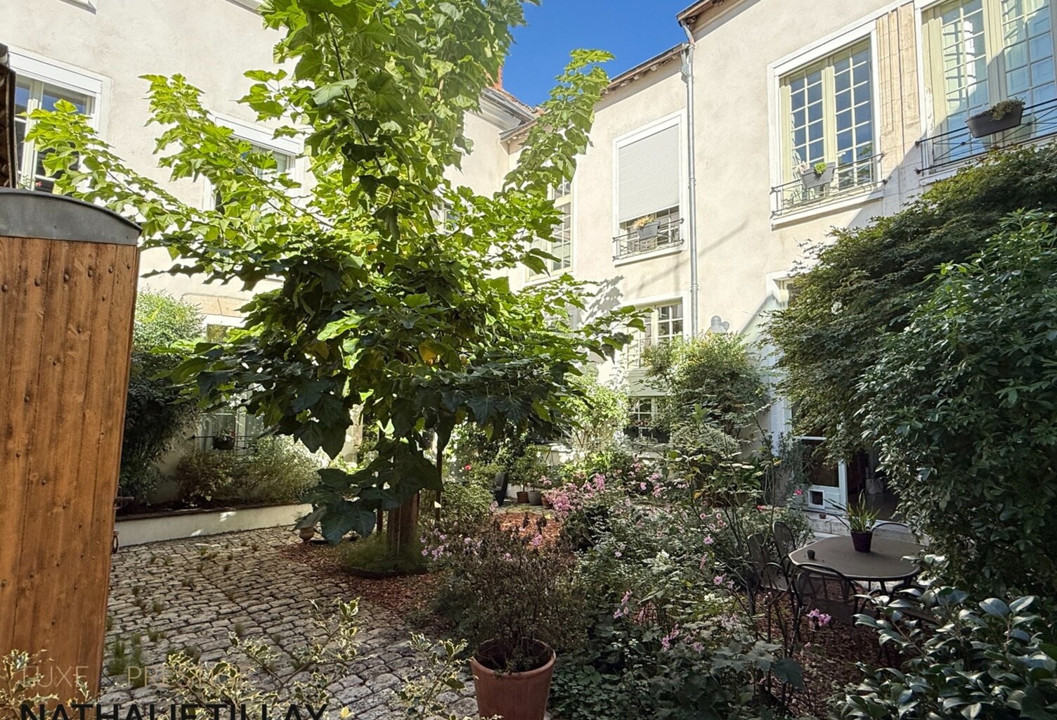 Orleans centre historique, maison hotel particulier, a vendre,  jardin et dependances — photo 1