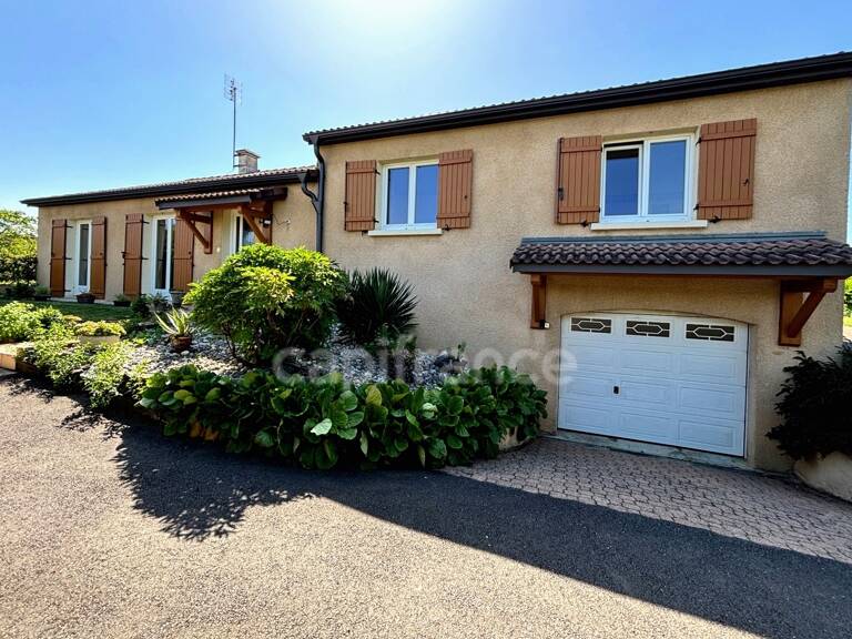 Maison 6 pièces - 140 m² - 4 chambres - Sous-sol - Terrain 1080 m² - CHARNAY LES MACON (71850) — photo 1
