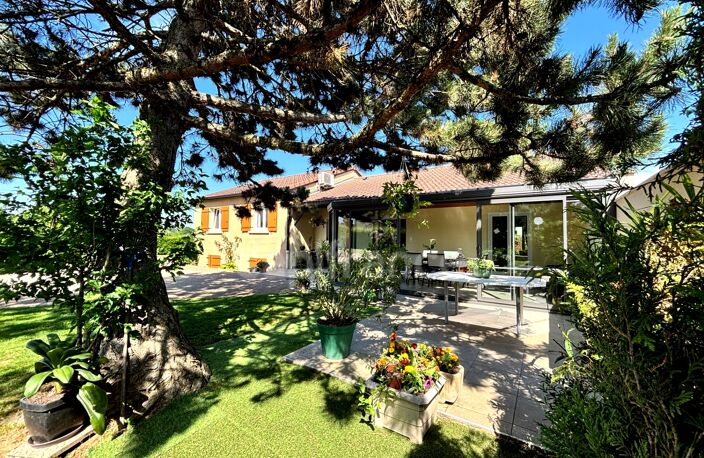 Maison 6 pièces - 140 m² - 4 chambres - Sous-sol - Terrain 1080 m² - CHARNAY LES MACON (71850) — photo 2