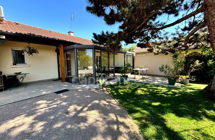 Maison 6 pièces - 140 m² - 4 chambres - Sous-sol - Terrain 1080 m² - CHARNAY LES MACON (71850) — photo 4