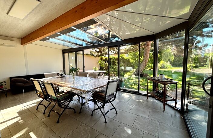 Maison 6 pièces - 140 m² - 4 chambres - Sous-sol - Terrain 1080 m² - CHARNAY LES MACON (71850) — photo 5