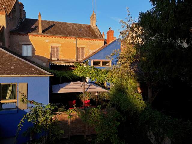 Maison de caractère à vendre 6 pièces LA CHATRE (36) 4 chambres, 2 garage, terrasse, jardin, rivière 269 900€ — photo du bien