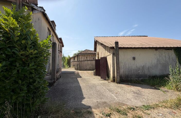 PLAISANCE (32) proche: propriete rurale composée d'une maison 200m2 restaurée, une maison à renover 100m2, deux petites maison colombages, hangar simple , terrain 7.000m2 sans voisin — photo 5