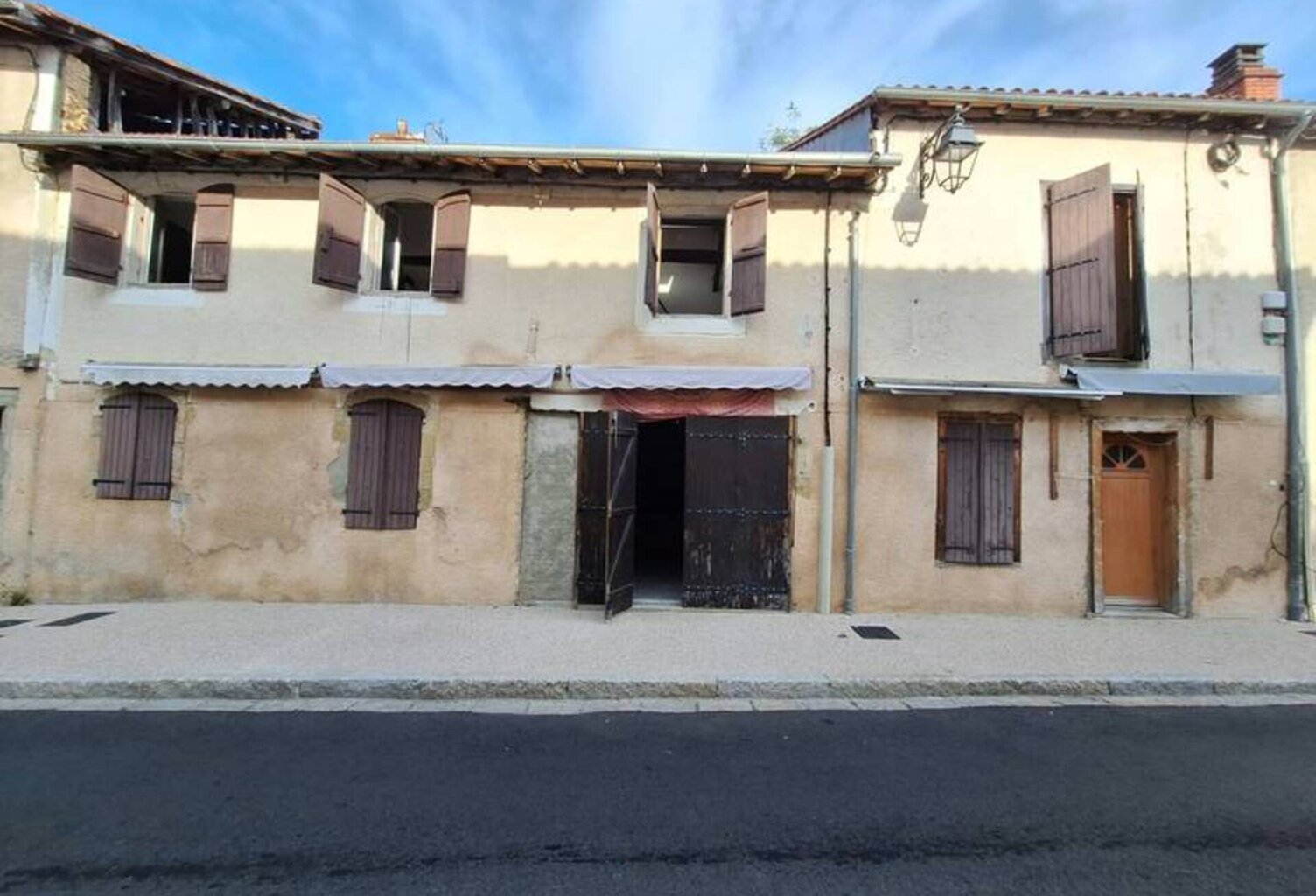 🏡 MARCIAC  MAISON DE VILLE AVEC LOCAL COMMERCIAL ET APPARTEMENT DUPLEX FORT POTENTIEL ! — photo 1