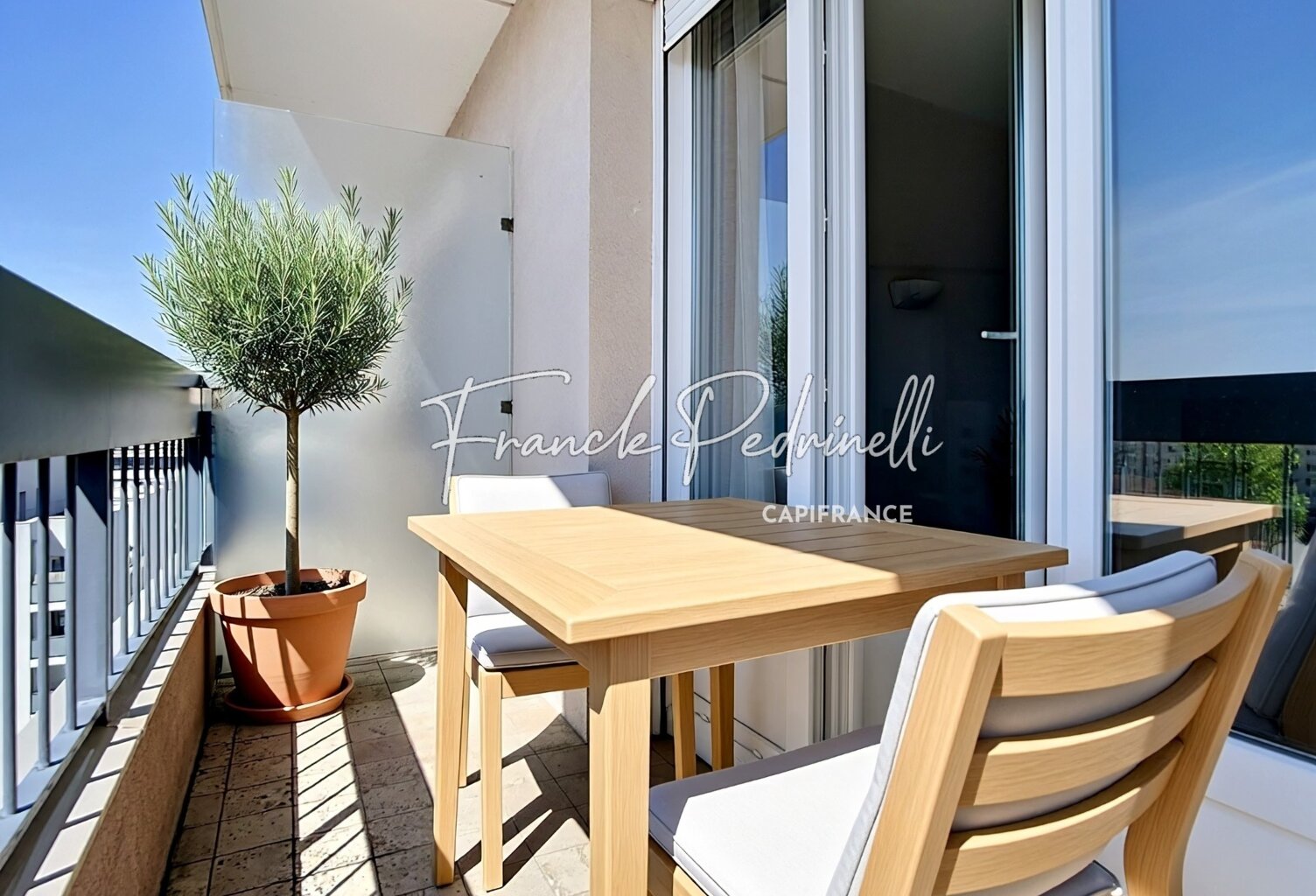 Coquet T3 74 m² Vue dégagée, avec Cave et parking VILLEURBANNE au portes de MONTCHAT — photo 1