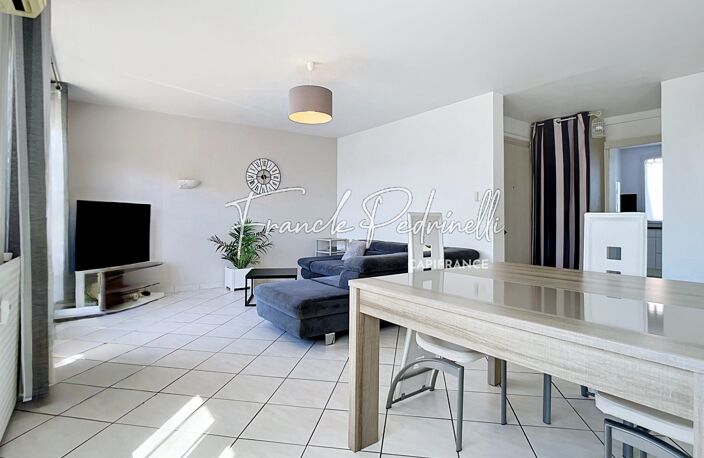 Coquet T3 74 m² Vue dégagée, avec Cave et parking VILLEURBANNE au portes de MONTCHAT — photo 2