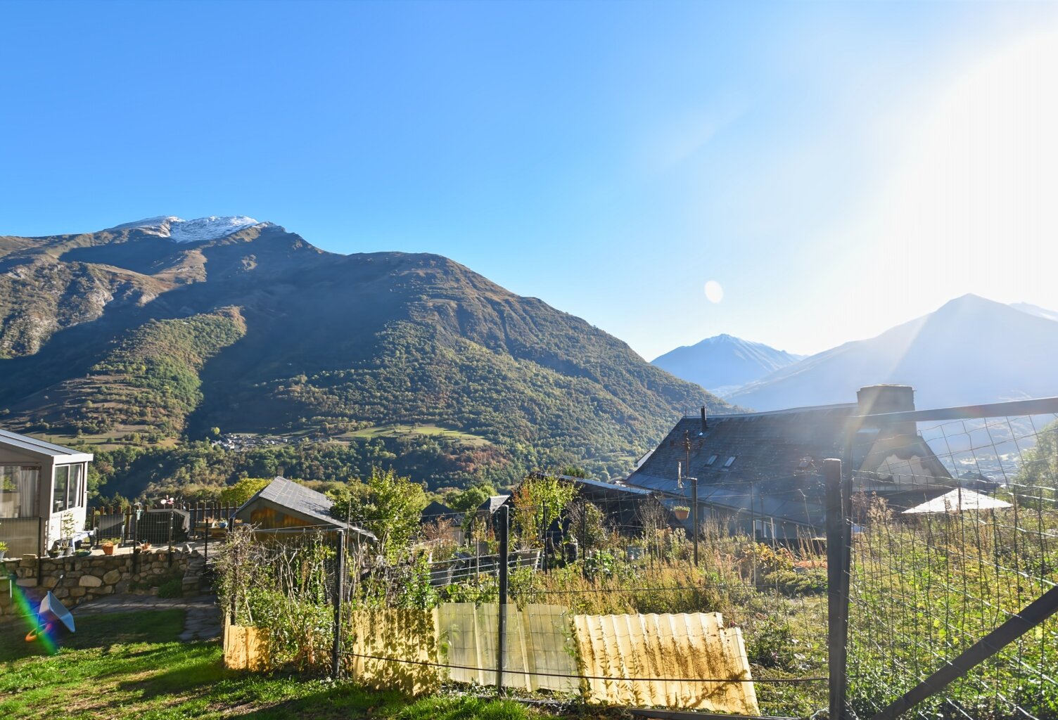 Sazos 65,  maison de village de 70 m² à rénover avec jardin et vue panoramique sur les montagnes ! — photo 1