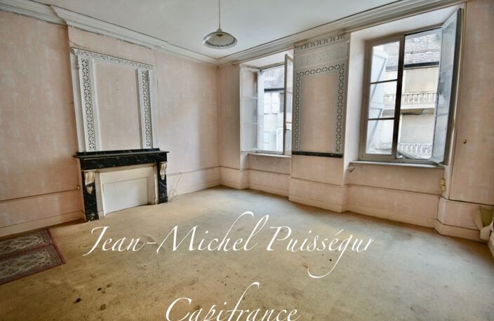 Dpt Haute Garonne (31), à vendre SAINT BEAT Immeuble  2 Locaux professionnels + 7 Appartements + Cour — photo 2