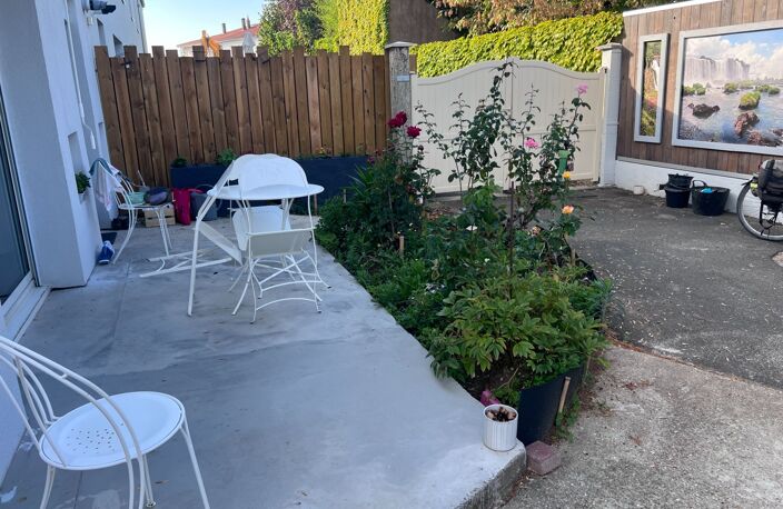 Appartement avec jardin et piscine à vendre 4 pièces SAINTES (17) — photo 2