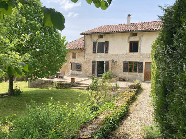 Maison à vendre 7 pièces - VAL SURAN (39) — photo du bien