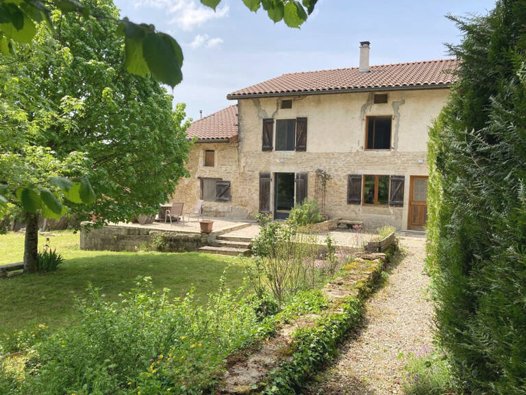 Maison à vendre 7 pièces - VAL SURAN (39) — photo 1