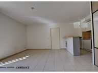 Appartement à vendre 2 pièces PERIGNY (17) Appartement en RDC avec terrasse privative close, place de parking sécurisé et local vélo — photo 2