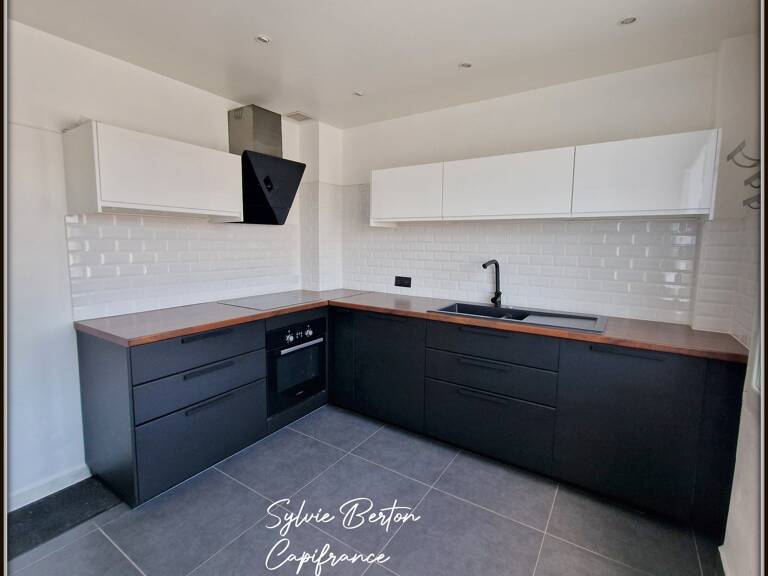 Location Tremblay en France appartement T3 de 68 m²  avec grand jardin commun — photo 1