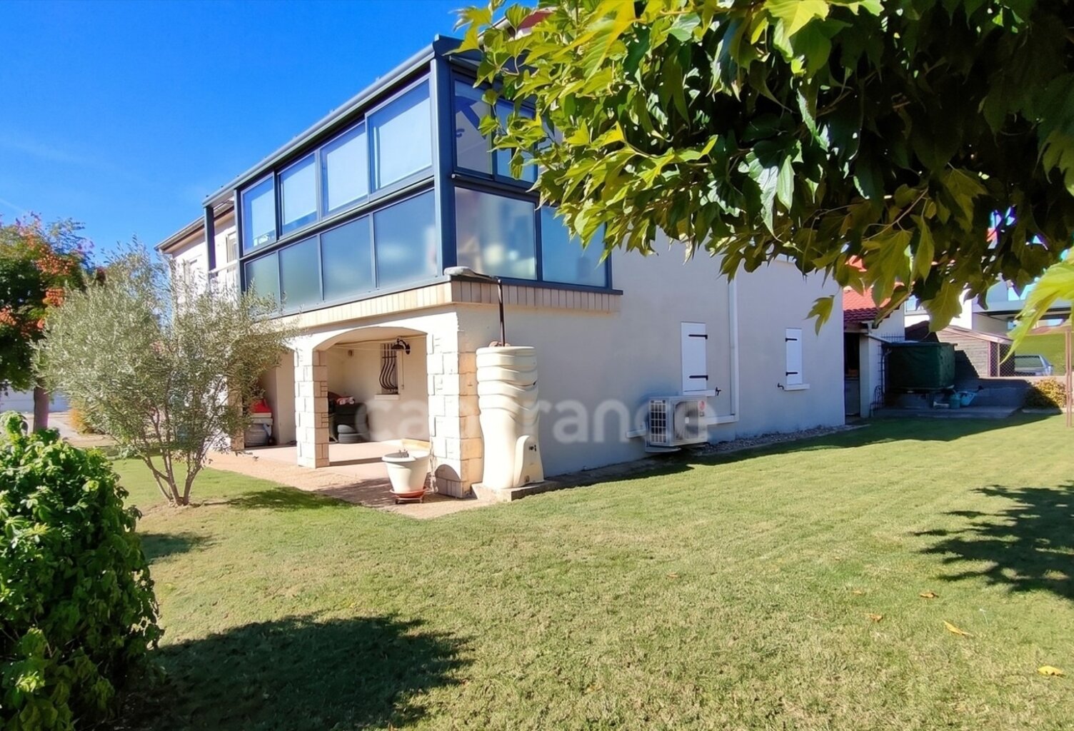VEAUCHE – Belle maison familiale d'environ 130 m² sur 1050 m² de terrain clos et arboré — photo 1