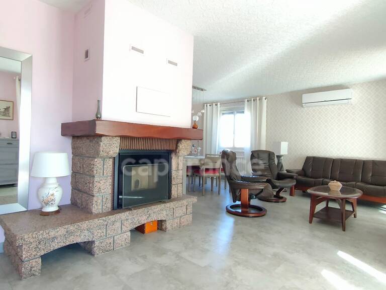 VEAUCHE – BELLE MAISON FAMILIALE de 130 m², CLIMATISEE, LUMINEUSE, TRES BIEN EQUIPEE, AU CALME sur 1050 m² de TERRAIN CLOS — photo 1