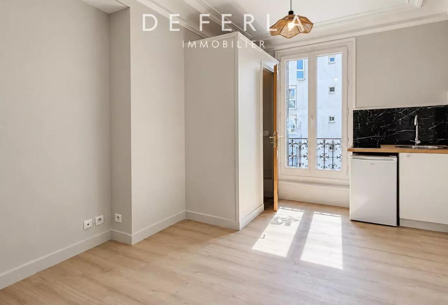 JAURÈS - Studio en dernier étage refait à neuf — photo 1