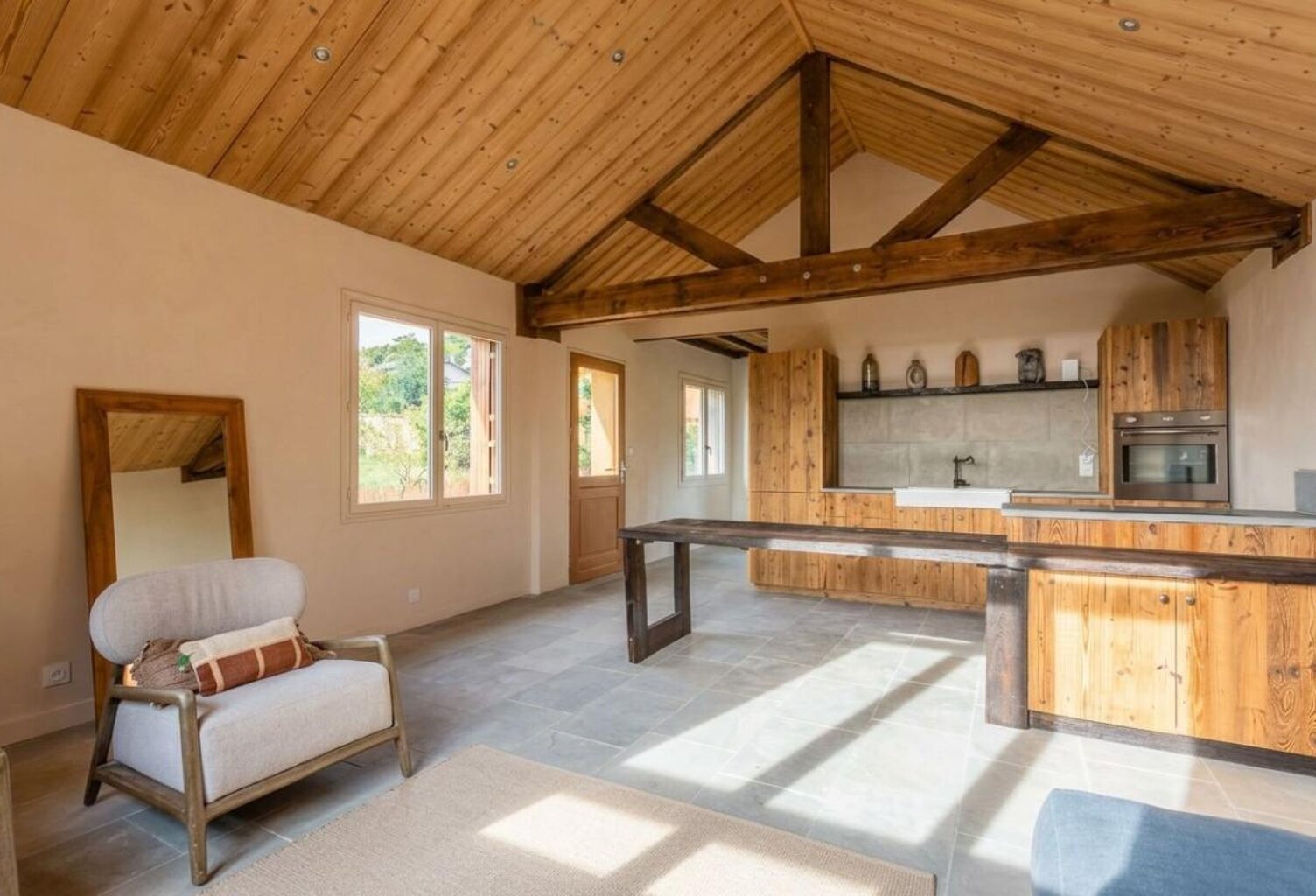 UNE MAISON DE CARACTÈRE PLAIN PIED, AU CALME, AVEC LE MONT CINDRE POUR HORIZON — photo 1