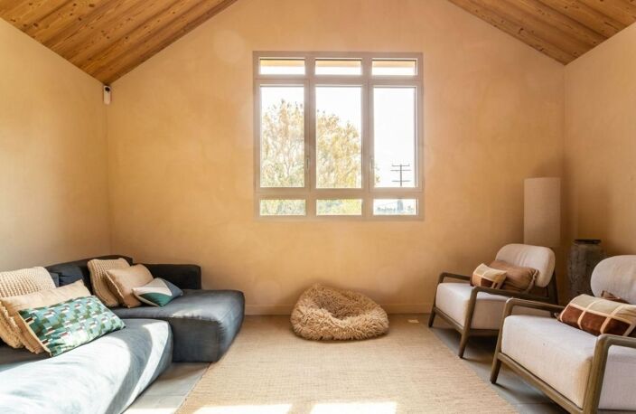 UNE MAISON DE CARACTÈRE PLAIN PIED, AU CALME, AVEC LE MONT CINDRE POUR HORIZON — photo 2