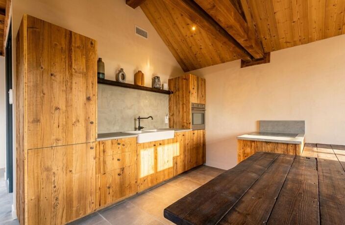 UNE MAISON DE CARACTÈRE PLAIN PIED, AU CALME, AVEC LE MONT CINDRE POUR HORIZON — photo 3