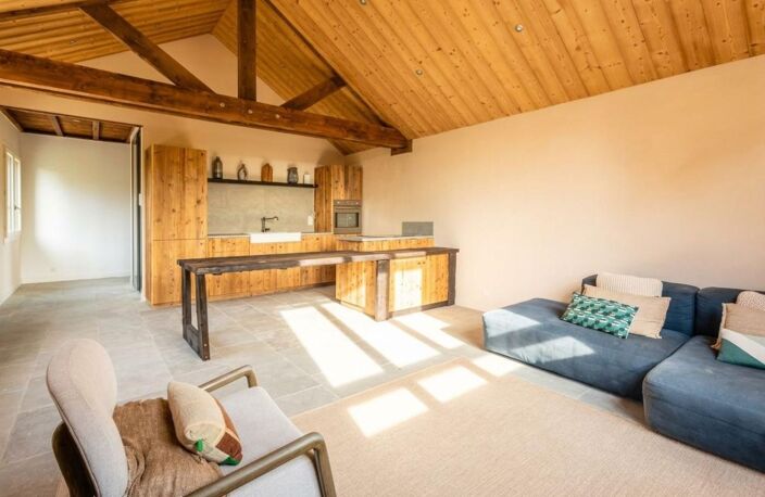 UNE MAISON DE CARACTÈRE PLAIN PIED, AU CALME, AVEC LE MONT CINDRE POUR HORIZON — photo 5