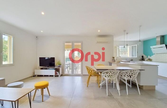 Maison À Vendre T4 DE 92M² SUR 550M²  DE TERRAIN AVEC PISCINE ET TERRAIN DE PETANQUES — photo 3