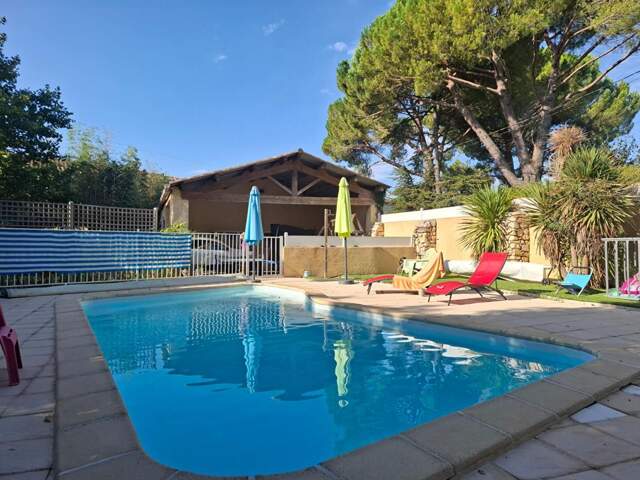 Villa  sur deux niveaux de 206 M2 sur un terrain de 1534 M2 — photo du bien