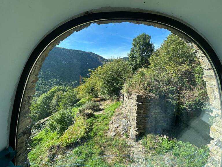 ARDÈCHE - AUTHENTIQUE MAISON EN PIERRE  AVEC 2 RUINES — photo 1