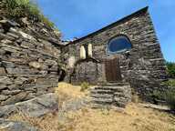 ARDÈCHE - AUTHENTIQUE MAISON EN PIERRE  AVEC 2 RUINES — photo 2