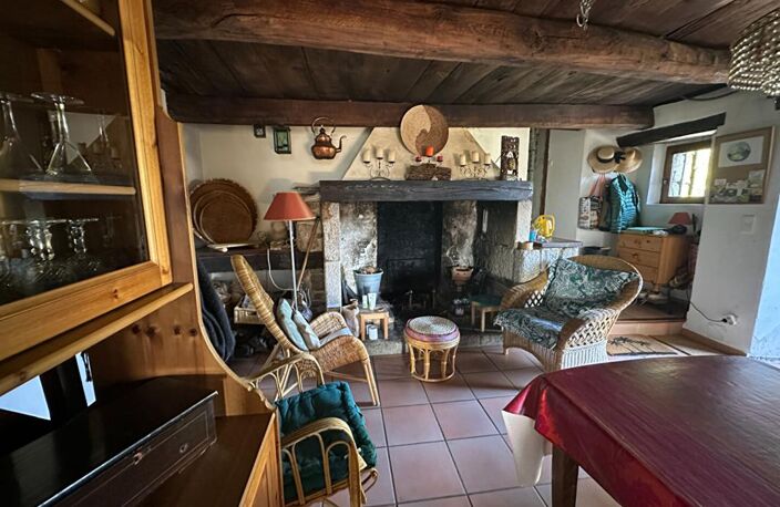 ARDÈCHE - AUTHENTIQUE MAISON EN PIERRE  AVEC 2 RUINES — photo 4