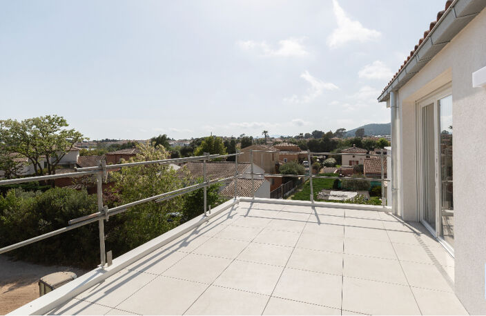 T4 lumineux avec grande terrasse et vue dégagée, La Londe-les-Maures 509 800 — photo 2