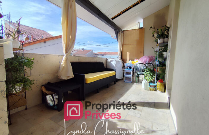Immeuble composé de deux appartements et d'une maison de ville — photo 2