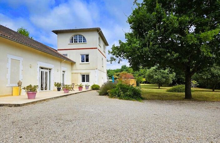 Maison de caractère en pierre 350 m² - 4 chambres - piscine chauffée - parc 3500 m² — photo 2