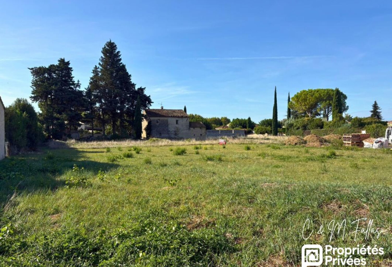 TRAVAILLAN : 960 m²  pour donner vie à votre projet ! — photo 1