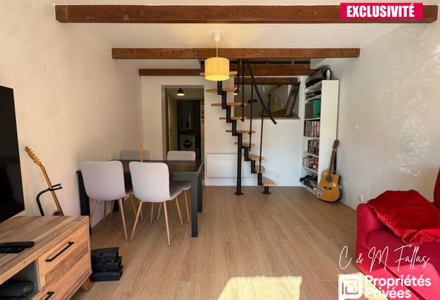Ensemble immobilier avec appartement rénové - TRAVAILLAN - 220m² — photo 1