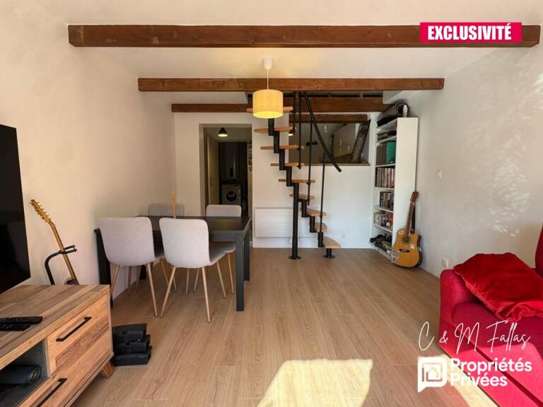 Ensemble immobilier avec appartement rénové - TRAVAILLAN - 220m² — photo 1