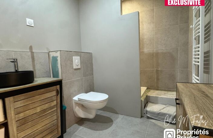 Ensemble immobilier avec appartement rénové - TRAVAILLAN - 220m² — photo 5