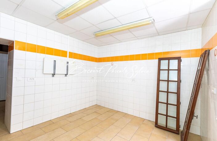 BAISSE DE PRIX - Immeuble de rapport  de 313 m2 avec commerce à Apt (84) — photo 4