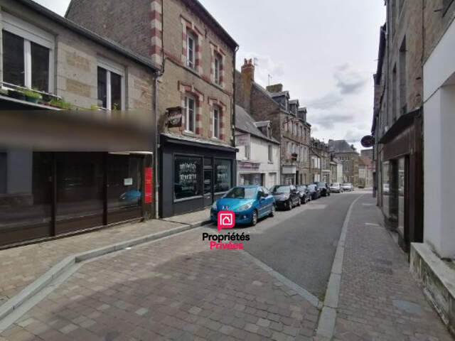 61600 LA FERTE MACE , IMMEUBLE (Appartement et local commercial dessous)   appartement 3 chambres, PRIX 107 000 honoraires 5,94% inclus à la charge de l'acquéreur  soit 101 000 hors honoraires — photo du bien