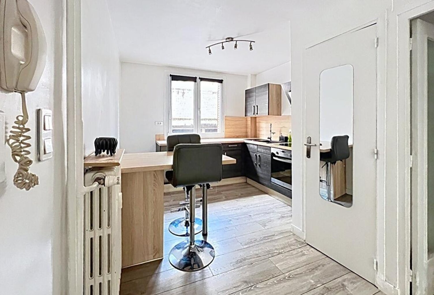 T3 TRAVERSANT - 56,74 M² - 2 CHAMBRES - CAVE - PROCHE CÉZEAUX — photo 1
