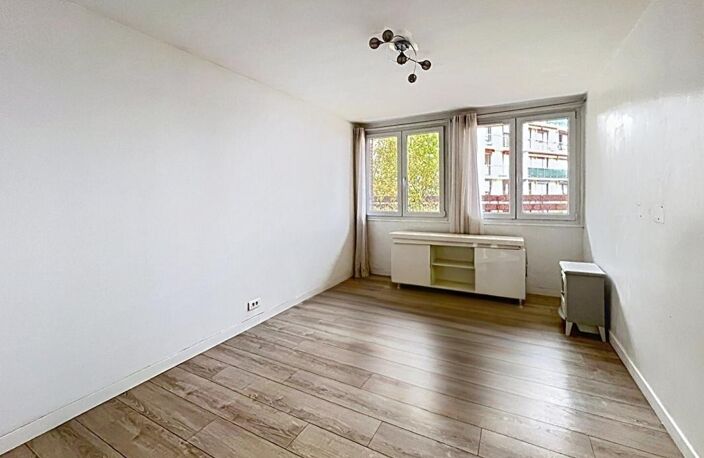 T3 TRAVERSANT - 56,74 M² - 2 CHAMBRES - CAVE - PROCHE CÉZEAUX — photo 2